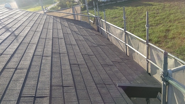 スレート屋根から横暖ルーフを使った屋根カバー工事を行いました！川口市屋根カバー工事　横暖ルーフαｓ　ニチハ　センタールーフ　スレートボロボロ　ガルバリウム鋼板　